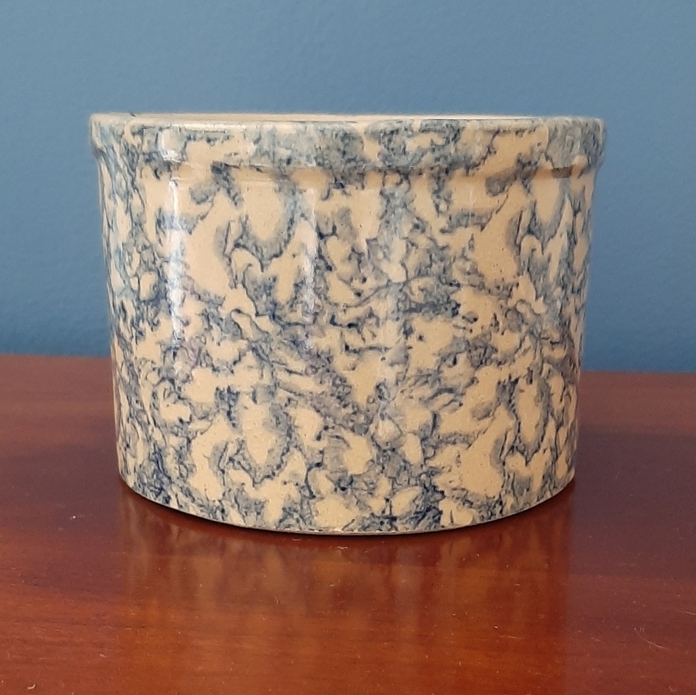 Vintage RRP Co. Roseville OH Pottery Blue Spongeware 1 Pint Low Jar Crock #700